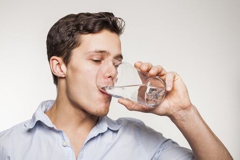 instrucciones para tomar las cápsulas con un vaso de agua